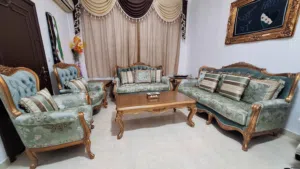 طقم كنب كلاسيكي فاخر مع الطاولات