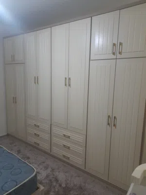 خزائن ملابس تفصيل حسب الطلب مقاسات كبيره خشب لاتيه 18م كفاله 5سنوات