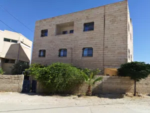 540 m2 More than 6 bedrooms Townhouse for Sale in Zarqa Shomer