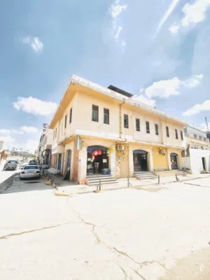 عمارة سكنية وتجارية في قصر بن غشير للبيع