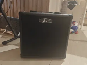 Cort CM20B Bass guitar amplifier