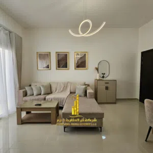 بتصميم عصري شقة غرفة وصالة مفروشة بالكامل للايجار الشهري في عجمان منطقة الجرف 2 - جاهزة للسكن فورا !