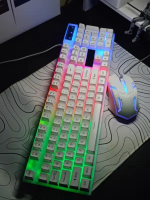 كيبورد مضيء مع ماوس و ماوس باد بجوده ممتازة Illuminated keyboard with a high-quality mouse