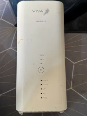 راوتر STC بحالة ممتازة مع الشاحن بتاعه 4G مزود شريحة من شركة هواوي (بدون فصال نهائي)