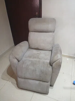 ريكلاينر كهربائي مع غطاء له