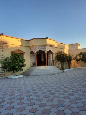 منزل للبيع.السويق \ المعتمر قريب من الشارع العام .