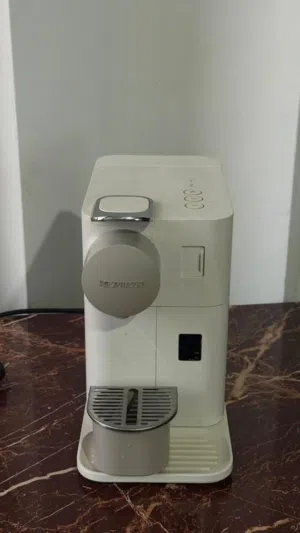 ماكنه قهوه منnespresso شغاله ميه بالميه