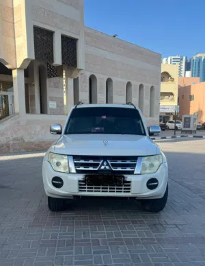 سياره باجيرو للبيع موديل 2012