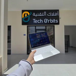 آيباد برو M4 مقاس 11 إنش مع أبل ماجيك كيبورد الأصلية
