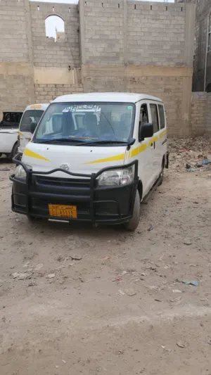مطلوب باص ديهاتسوا نظيف كرت نفس احد هولاء الباصات