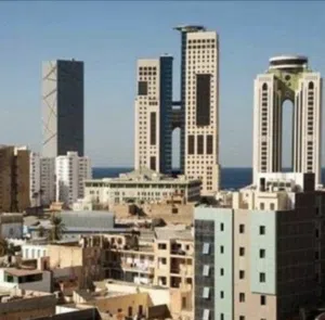 شقة دوبلكس خدمية سكنية خلف معرض طرابلس الدولي و مدينة الملاهي بعمر المختار