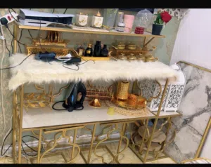 للبيع طاوله كنسول مع ثلاثه طاولات صغار