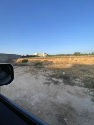 قطعة أرض للبيع بالقرب من سوق البركة قريبه من القطران الرئيسي