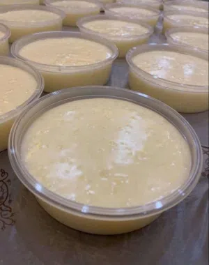 حلويات الرز بحليب والمهلبية بحليب البقر الطازج بطعمه اللذيذ والمميز بنوزع عالقهاوي والمقاهي