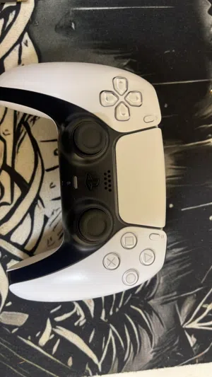 للبيع قير سوني فايف شبه جديد مركب في مقنتيك في هزازات يعني أنسى يصير فيه درفت