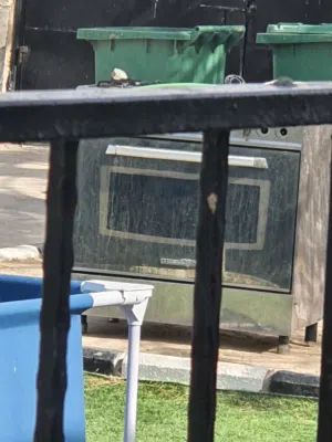 طباخ و ثلاجة للبيع