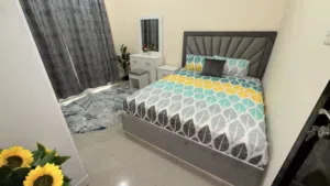 غرفة جديدة وفاخرة مع بلكونه أول مستأجر بالتعاون الرئيسي بشقة للبنات