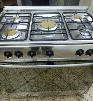 غاز نوع اكسبير ايطالي مقاس 90 مستعمل إيش بسيط ستل ستيل طبي فل كهرباء شعله ذتيه ضوء داخلي سيخ شوء