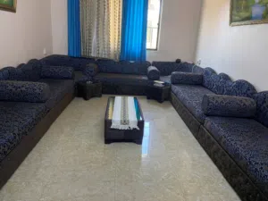 جلسة عربية لون ازرق وبني حالة ممتازة