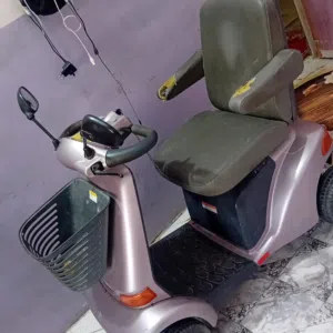 دراجه شحن مال معوقيين للبيع بحاله جيده جدا مستخدمه أخت الجديدة استخدام قليل