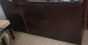 ادارج و خزاين و طاولات و مكتب