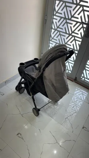 عربة للأطفال