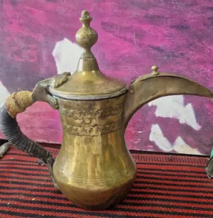 دلة نحاسية نظيفة