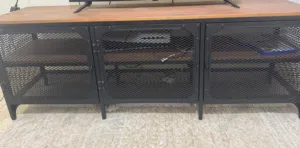 طاوله تلفزيون  من ايكيا حاله فوق الممتاز