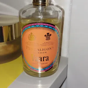 عطور استعمال خفيف جدا شبه جديدة من غير كرتون