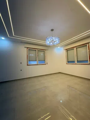 فيلا في حي قطر المساحه 600 الارض ومساحه المبنى 300 متر