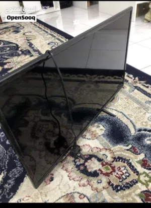 تلفاز للبيع اموره شغاله وطيبه لاكن مامعه ريموت حجم التلفاز 32انش الريموت تاخذه من اي محل ب20 درهم