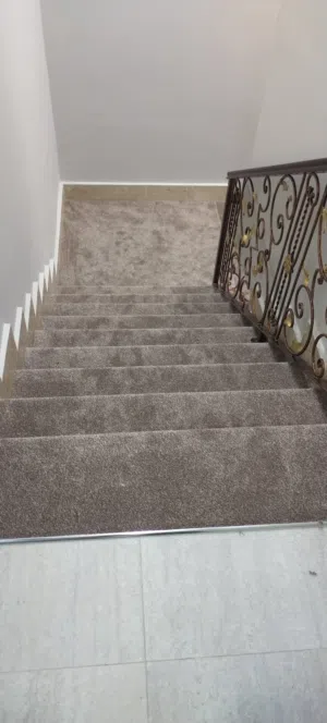 Carpet flooring with installation