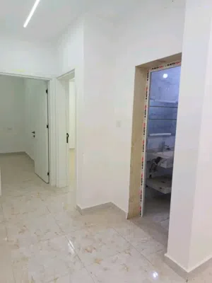 شقة جديدة للبيع / طرابلس شارع الخلطات