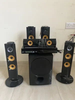 للبيع مسرح منزلي LG كامل
