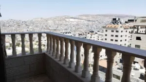 شقة استثمارية قرب الاكاديمية تشطيب ممتاز