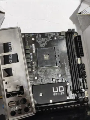 مذربورد جيجا بايت غير مستخدم اسمعها A520i ac