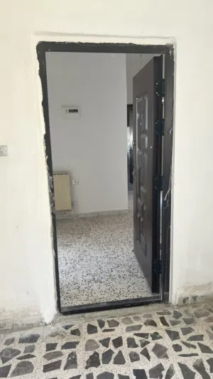 شقه ط2 للإيجار- ام السماق
