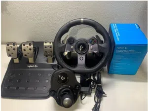 Logitech G920 كامل بالشيفتر والكرتونة حالة ممتازة استعمال اقل من شهر حوالي 4 مرات مثل الجديد بالظبط