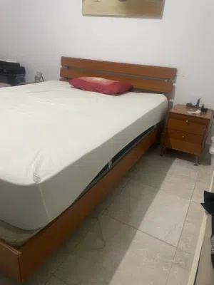 تخت مفرد و نص