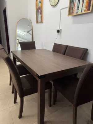 طاولة طعام مع 6 كراسي
