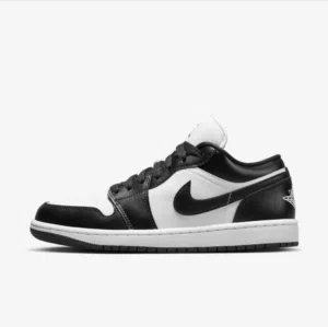 حذاء Air Jordan 1 Low لون أسود/أبيض