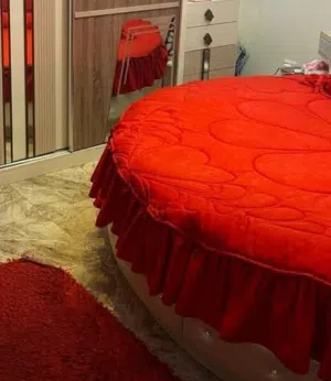 تخت دائري للبيع بسعر مغري