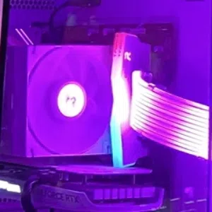 مذر بورد H610M للبيع، نظيفة وتعمل بكفاءة، بدون أي مشاكل، البيع بسبب الترقية، والسعر مناسب.