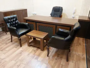 مكتب مدير مع جانبية وادراج وطاولة