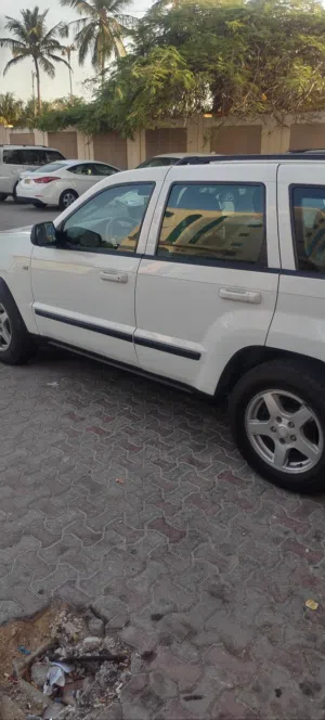 جيب جراند شيروكي 2008
