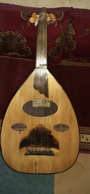عود عراقي قديم مجوف للبيع