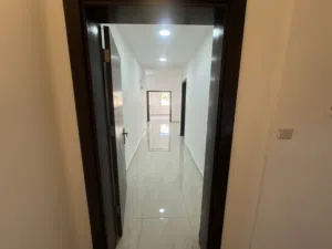 شقه فارغه للايجار شارع الجامعه