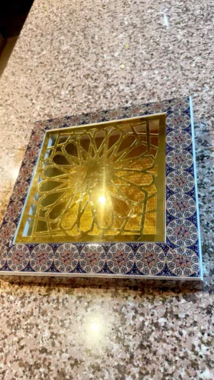 علبة ضيافه للحلويات والشوكلاته لون ازرق للبيع