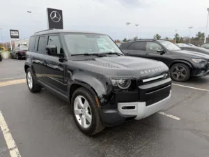 Land Rover Defender  2024، عداد 36 الف مايل ،   ( CLEAN TITLE )  فحص كامل 7 جيد ،  مجمرك او بدون