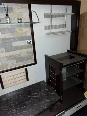 بوفيه مودرن مستورد بحاله ممتازه جدا للبيع بسعررر مغري بسبب الرحيل